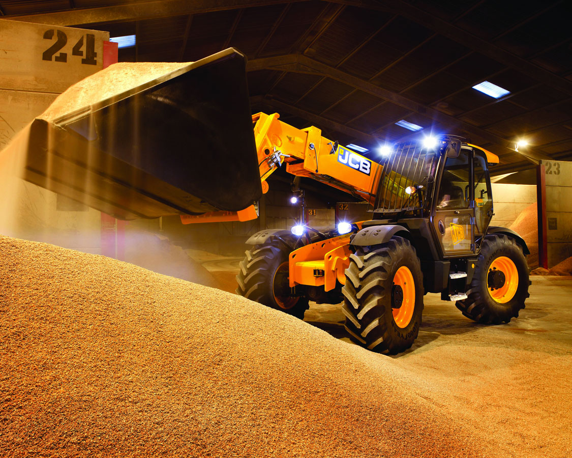 Аренда погрузчика JCB: преимущества бренда