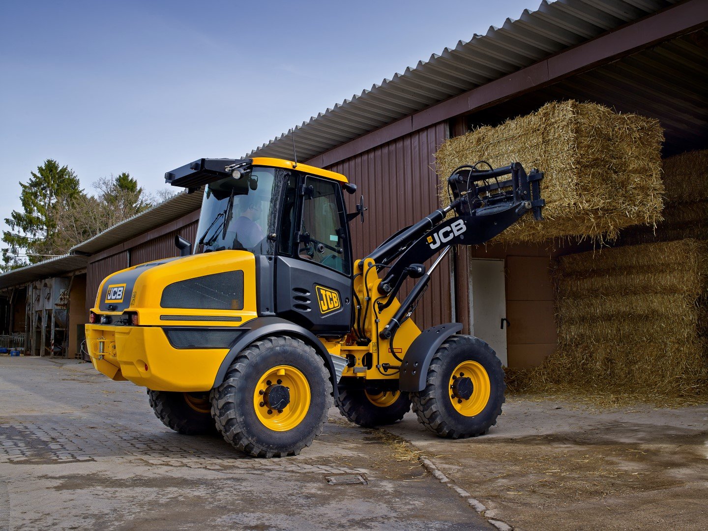 Аренда трактора JCB: особенности и преимущества тракторов JCB